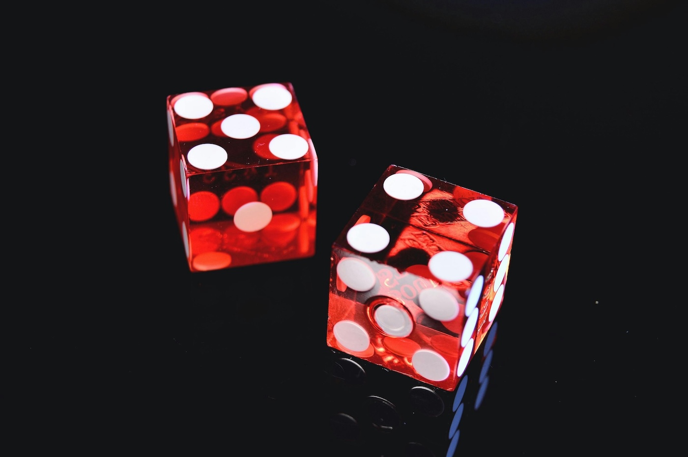 Casino dice mid-roll